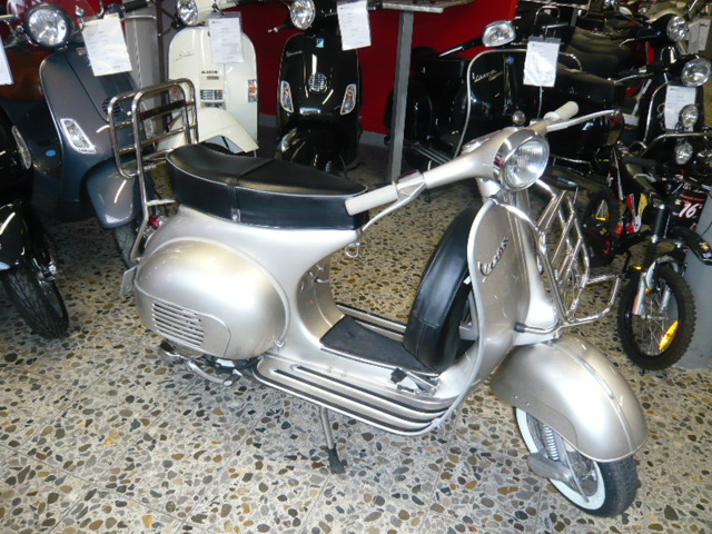 Vespa VBB , Sprint & Super - Vespa VBB 150 in silbergold mit 125er Zulassung  