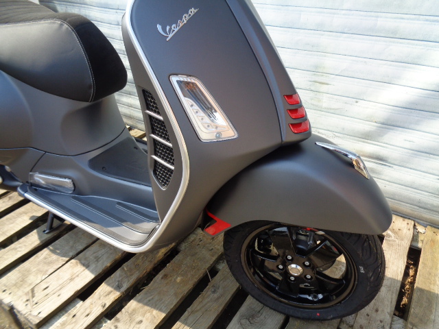 Задний кофр Vespa GTS комплектация