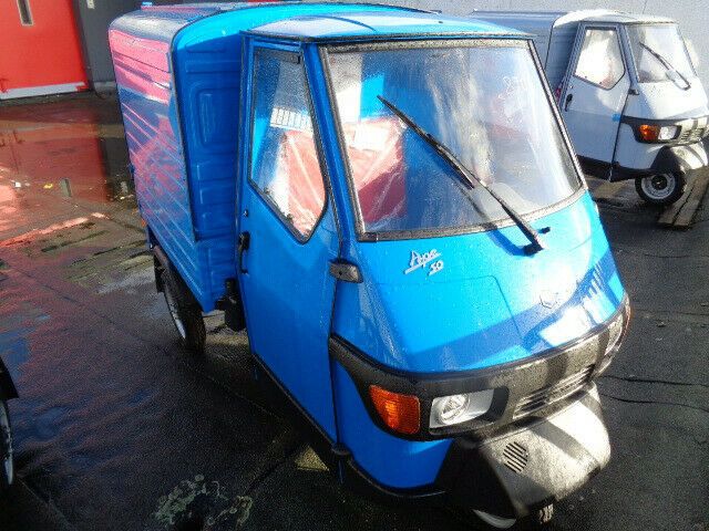 Piaggio APE 50 Schwarz Kasten *LED* *NEUFAHRZEUG* AUF ANFRAGE - VespaStore  Landshut