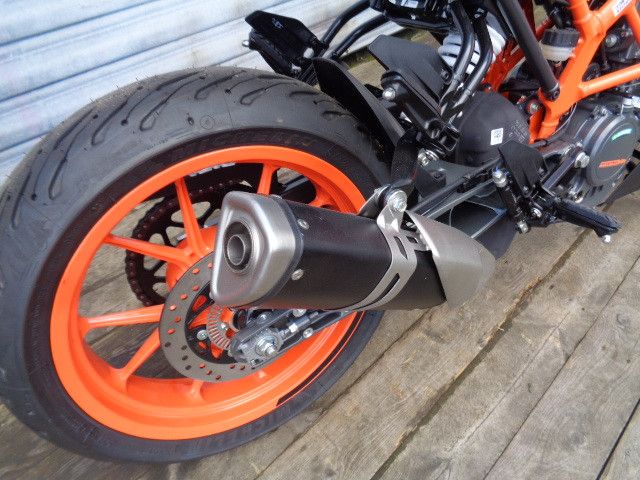 KTM Duke 125 E5 Versand kostenlos - DER-ROLLERHOF