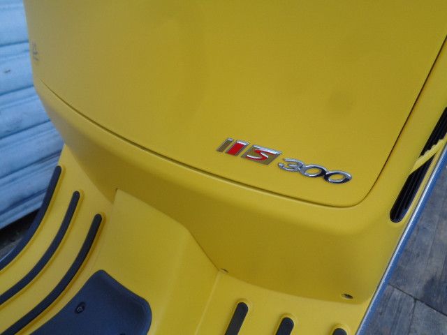 VESPA GTS 300 Super Sport gelb matt 13 zoll