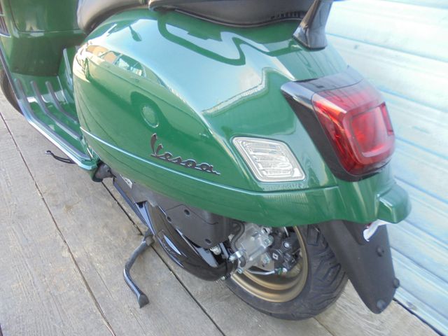 VESPA GTS 125 SuperSport RH-EDITION Porsche Irishgreen