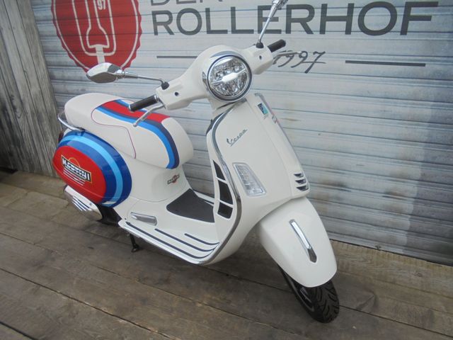 VESPA GTS 125 Super Martini Design