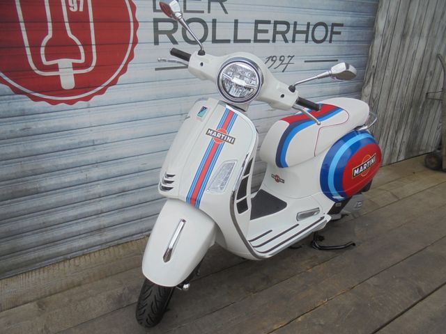 VESPA GTS 125 Super Martini Design