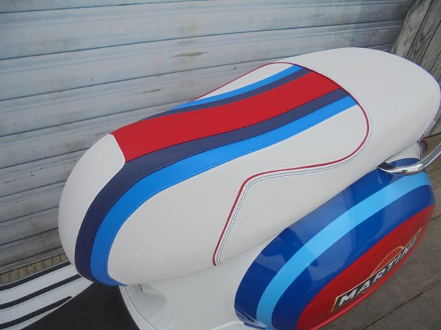 VESPA GTS 125 Super Martini Design