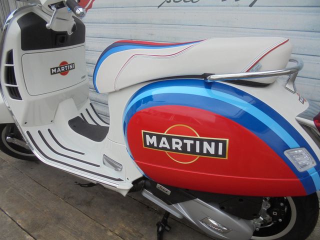 VESPA GTS 125 Super Martini Design
