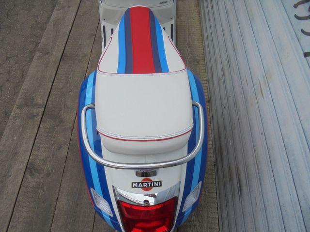 VESPA GTS 125 Super Martini Design