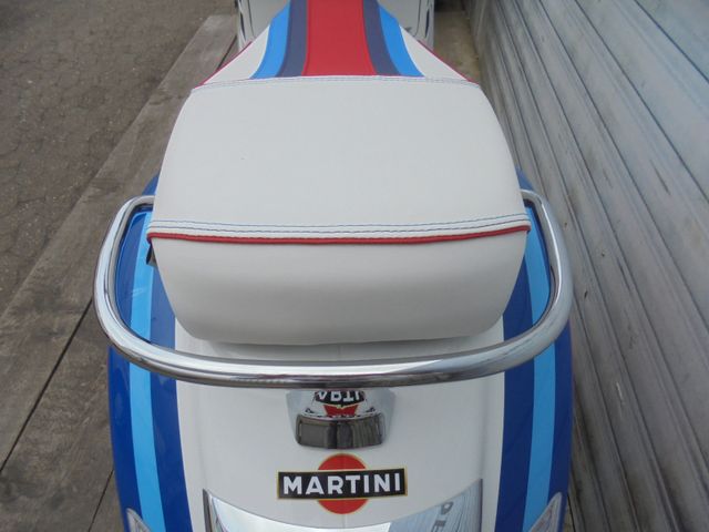 VESPA GTS 125 Super Martini Design