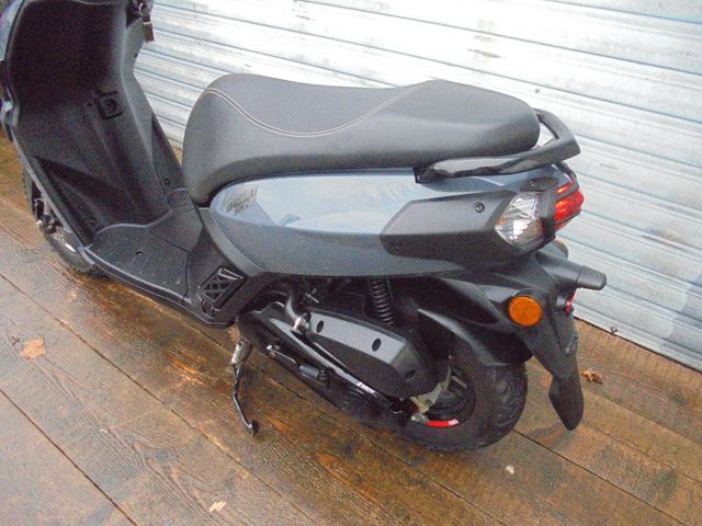 PEUGEOT Kisbee 50 4T Streetzone Mofa 25-45 Km/h