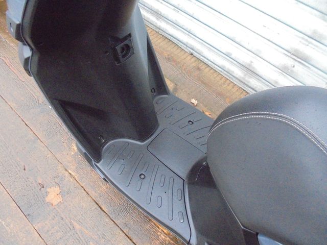 PEUGEOT Kisbee 50 4T Streetzone Mofa 25-45 Km/h