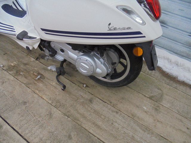 VESPA Primavera 50 4 Takt Iget YACHT CLUB