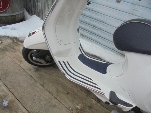 VESPA Primavera 50 4 Takt Iget YACHT CLUB