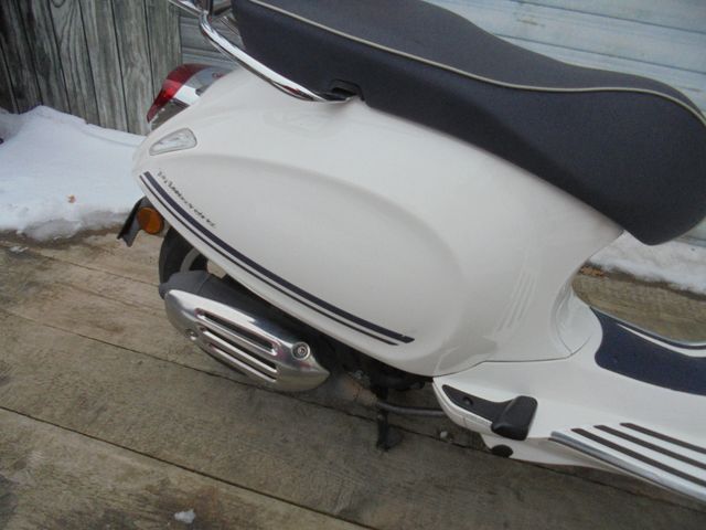 VESPA Primavera 50 4 Takt Iget YACHT CLUB