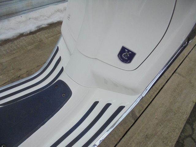 VESPA Primavera 50 4 Takt Iget YACHT CLUB