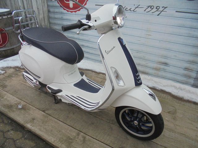VESPA Primavera 50 4 Takt Iget YACHT CLUB