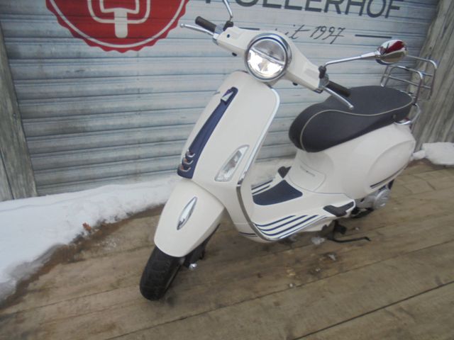 VESPA Primavera 50 4 Takt Iget YACHT CLUB