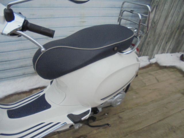 VESPA Primavera 50 4 Takt Iget YACHT CLUB