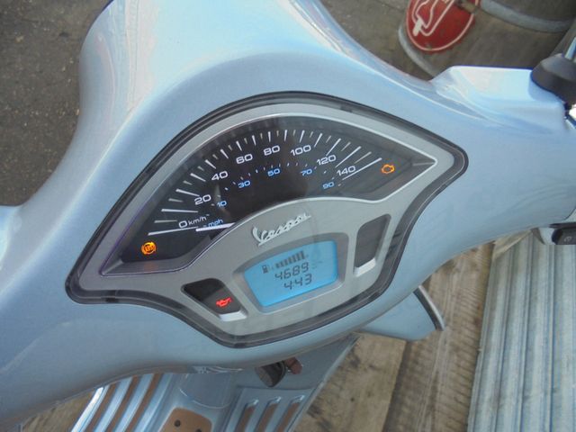 VESPA Primavera 125 Iget E5 PICNIC