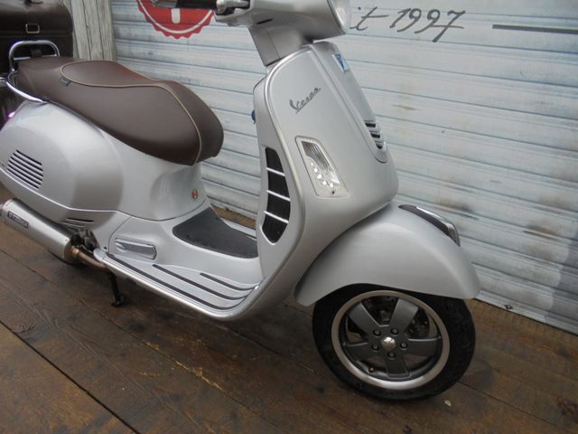 VESPA GTS 300 IE 60 Jahre Vespa