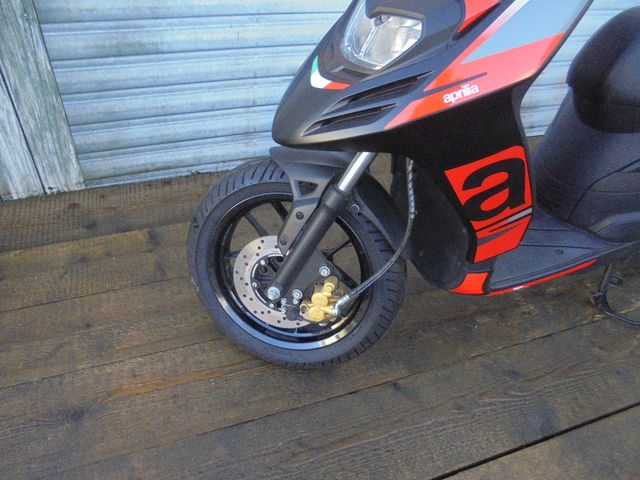 APRILIA SR Motard 50 2T Mofa 25 oder 45 Km/h