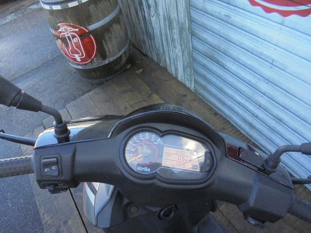 APRILIA SR Motard 50 2T Mofa 25 oder 45 Km/h