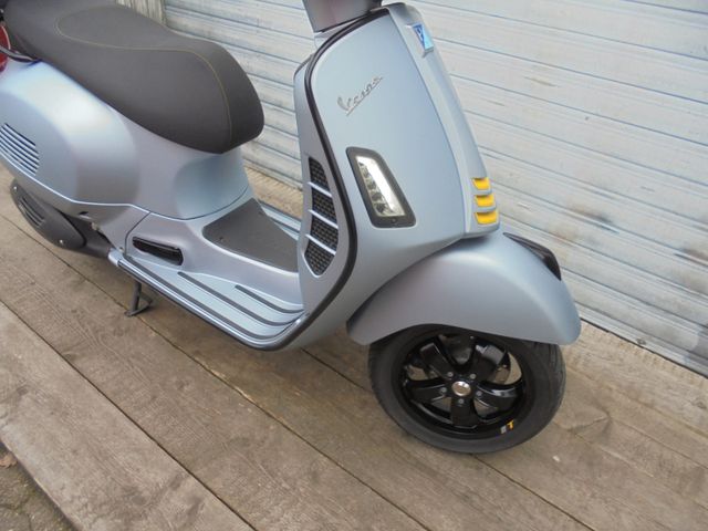 VESPA GTS 300 Super Tech E5 all black