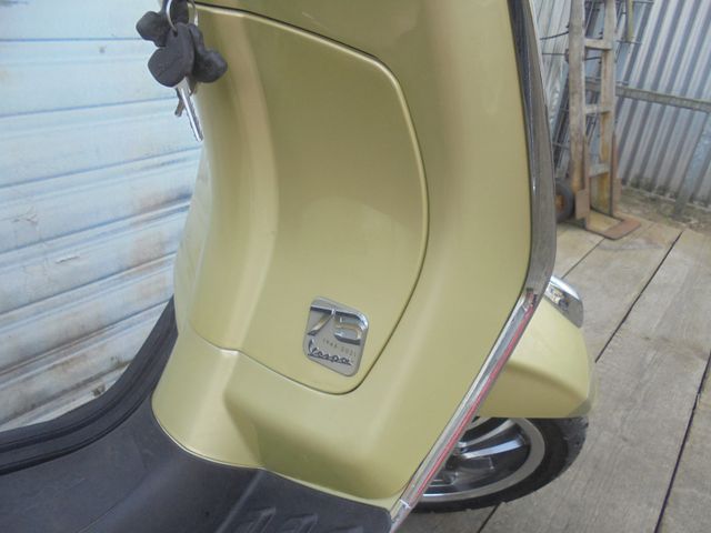 VESPA Primavera 50 4 Takt Iget 75 Jahre