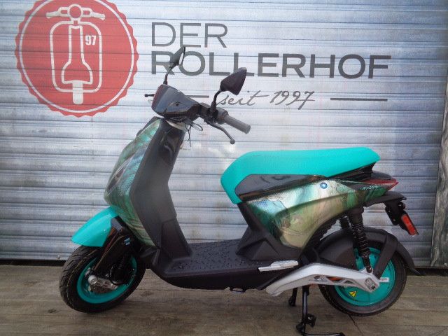 Piaggio 1 SR E5 45 km/h Elektroroller Feng Chen Wang