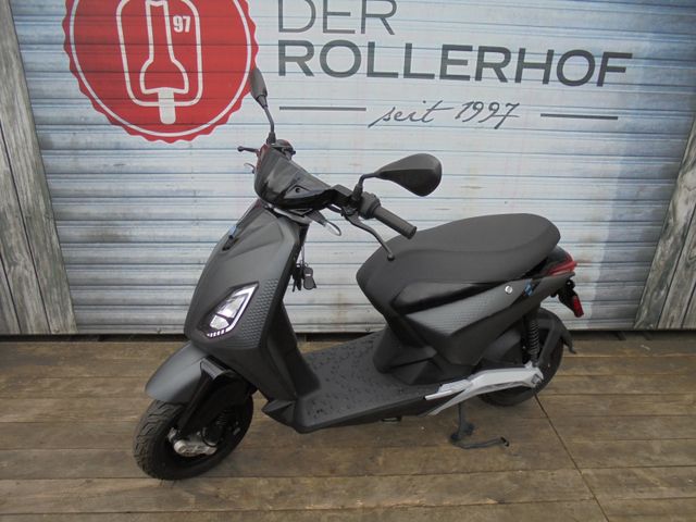 Piaggio one 1 + LR E5 45 Elektroroller
