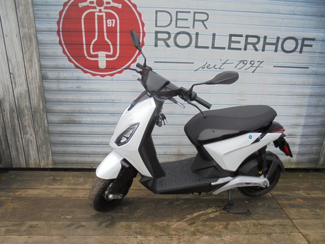 Piaggio 1 + LR E5 45 Elektroroller