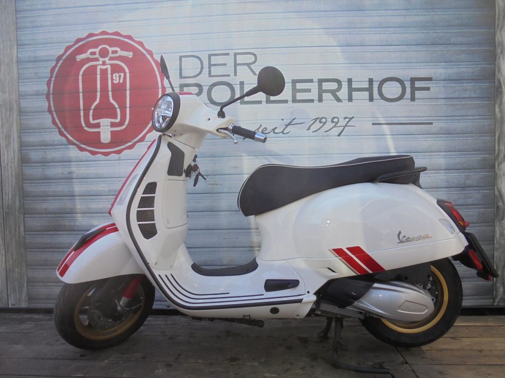 Vespa GTS 300 HPE Racing Sixties