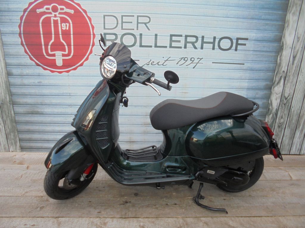 Vespa GTS 125 Racing Sixties E5 Akrapovic