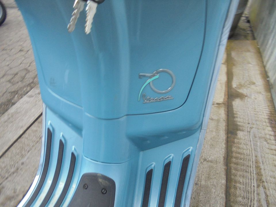Vespa Primavera 50 4 Takt 70 Jahre Sondermodel NR 449