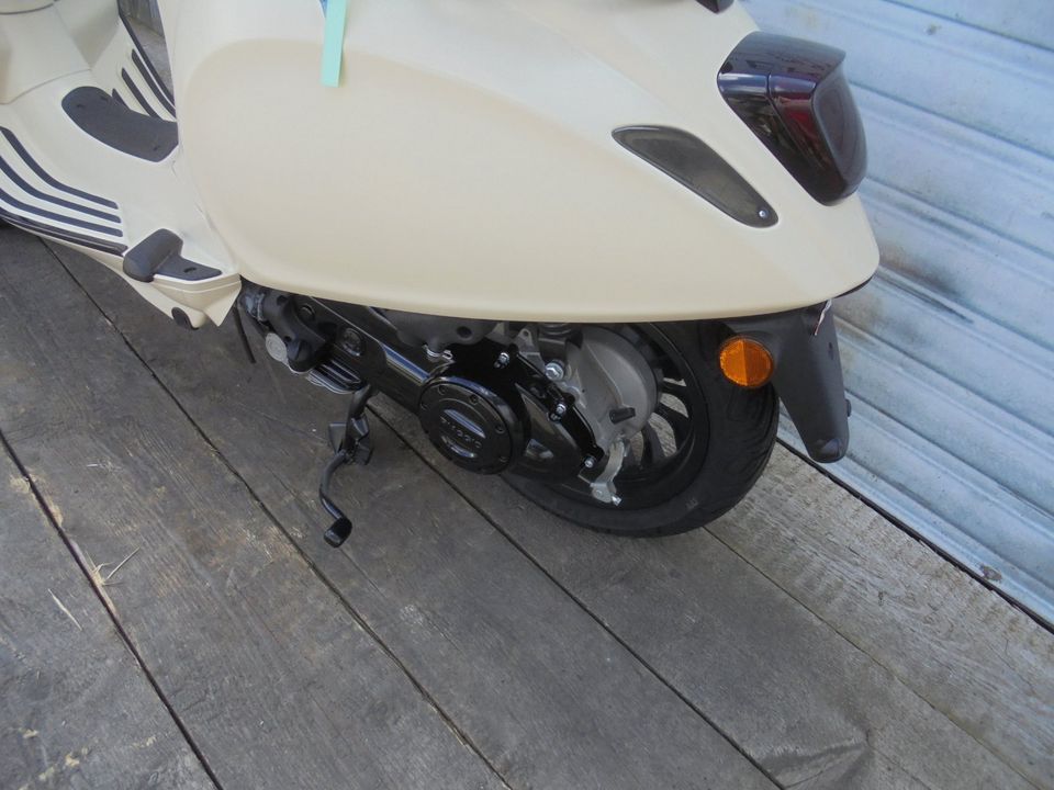 Vespa Sprint RH Edition Mercedes AMG matt beige 50 E5