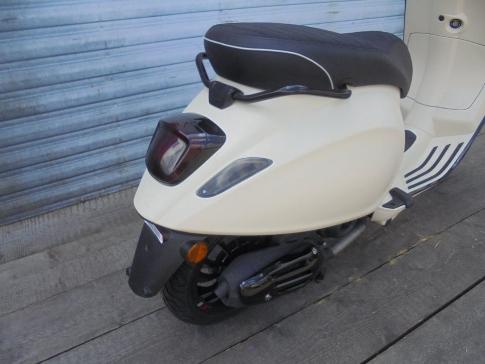 Vespa Sprint RH Edition Mercedes AMG matt beige 50 E5