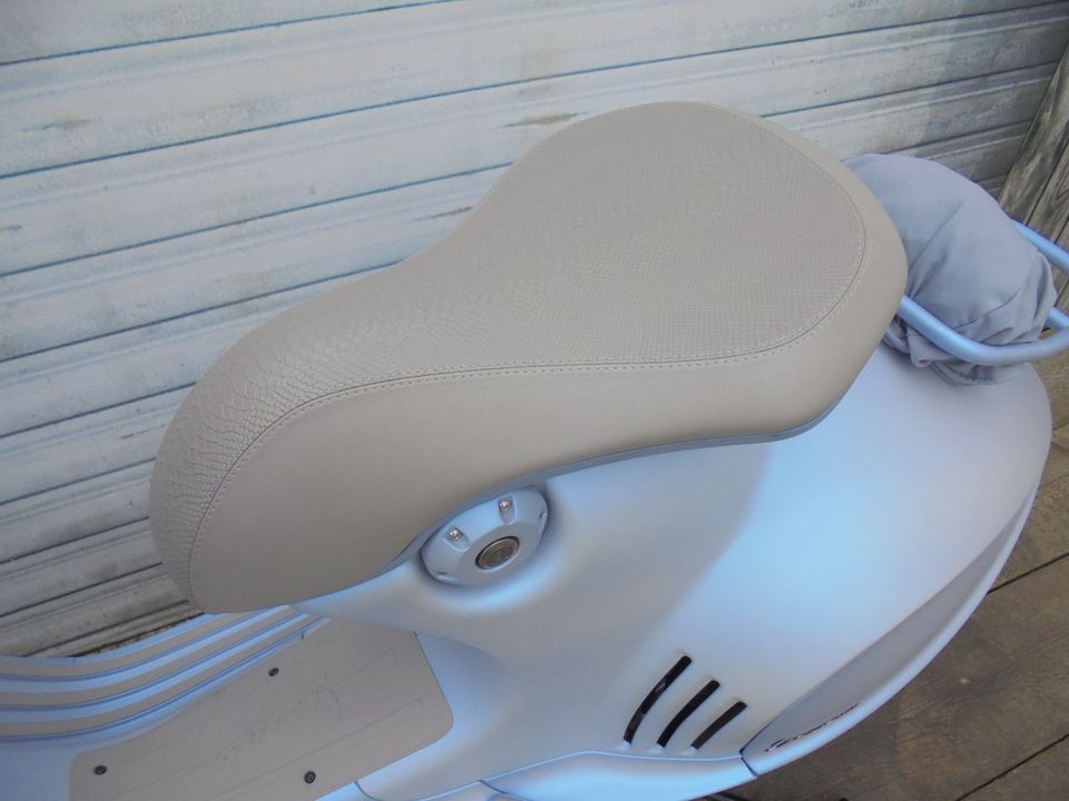 Vespa 946 125 Snake Edition E5