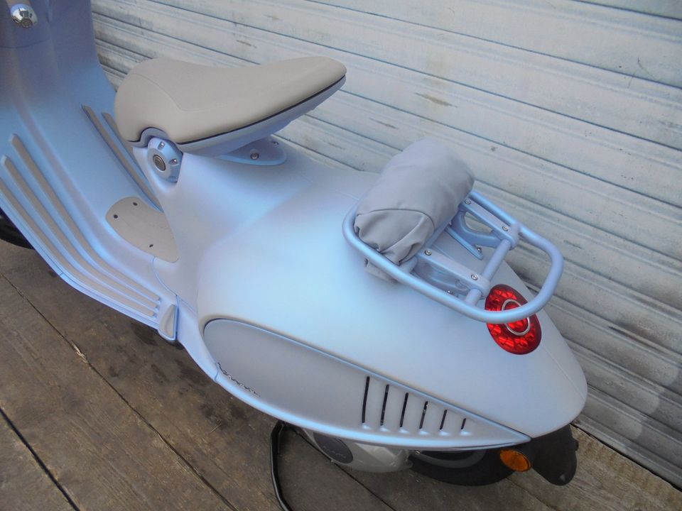 Vespa 946 125 Snake Edition E5