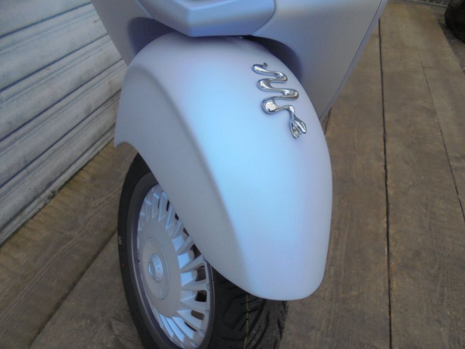Vespa 946 125 Snake Edition E5