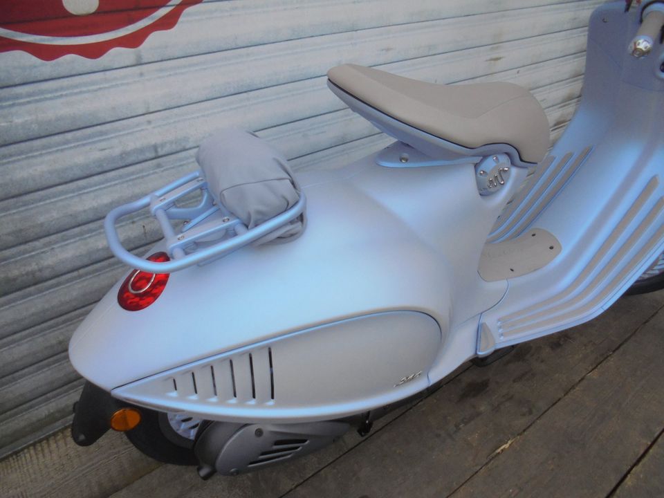 Vespa 946 125 Snake Edition E5