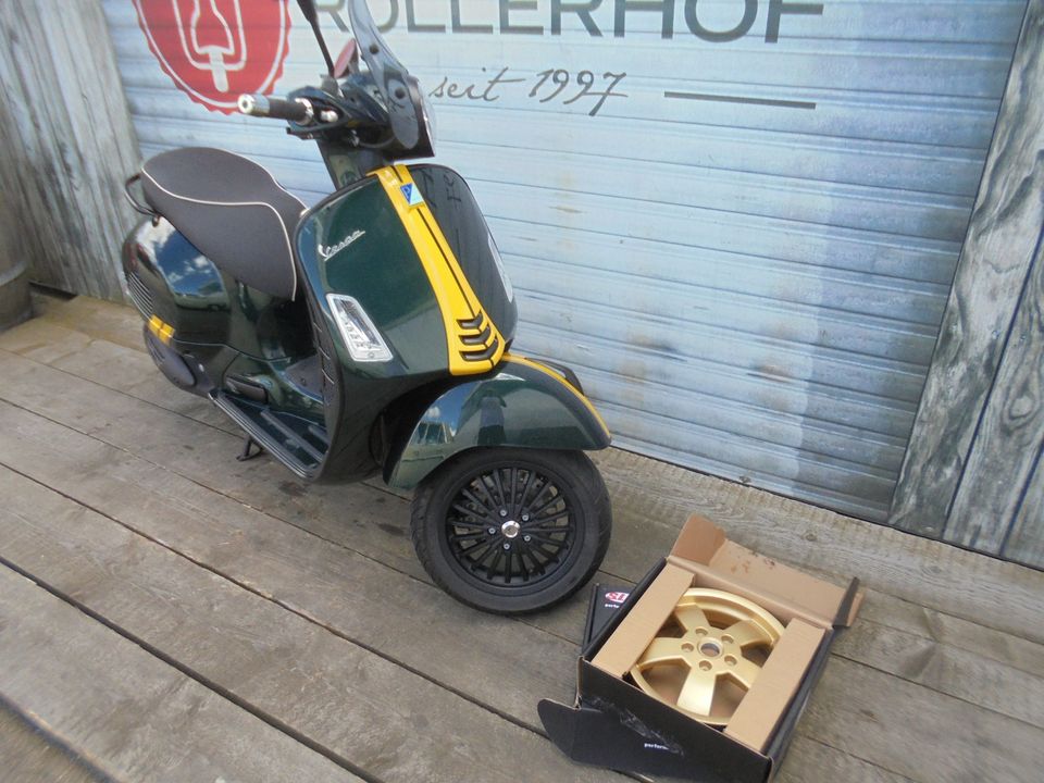 Vespa GTS 300 Racing Sixties NR 244