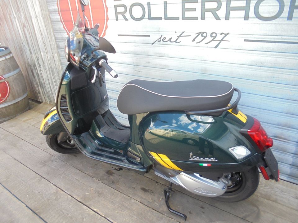 Vespa GTS 300 Racing Sixties NR 244