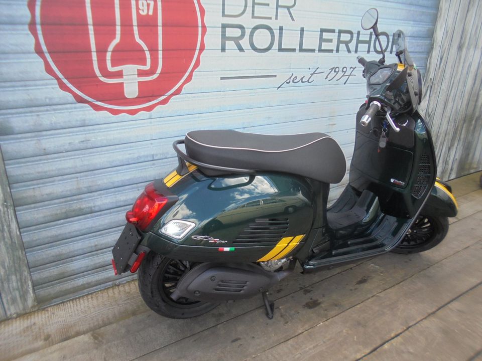 Vespa GTS 300 Racing Sixties NR 244