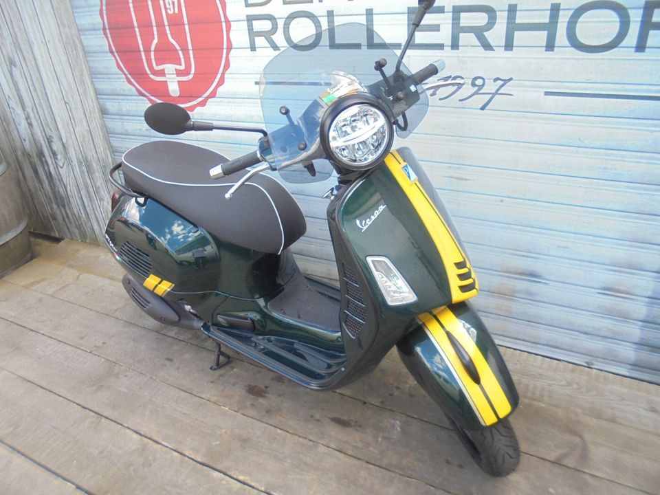 Vespa GTS 300 Racing Sixties NR 244