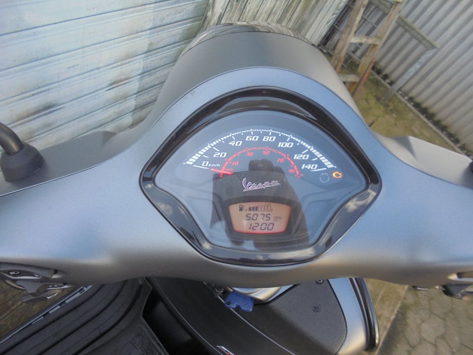 Vespa GTS 125 Super Sport NR 245