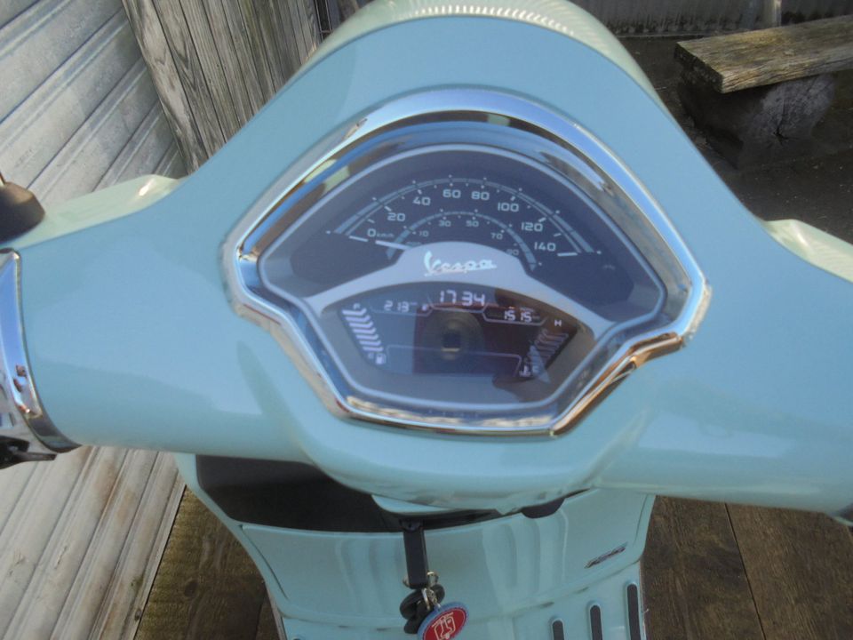 Vespa GTS 125 Super Sport NR 250