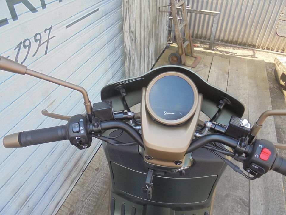 Vespa GTV 310 RH EDITION E5+ Keyless 13 Zoll matt green