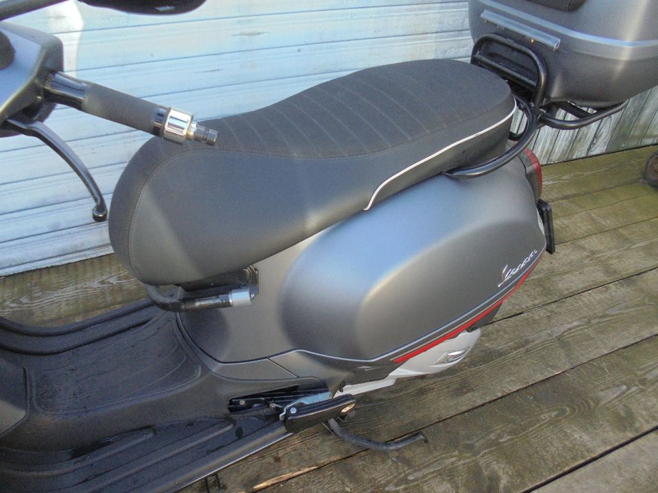 Vespa GTS 125 Super Sport NR 245