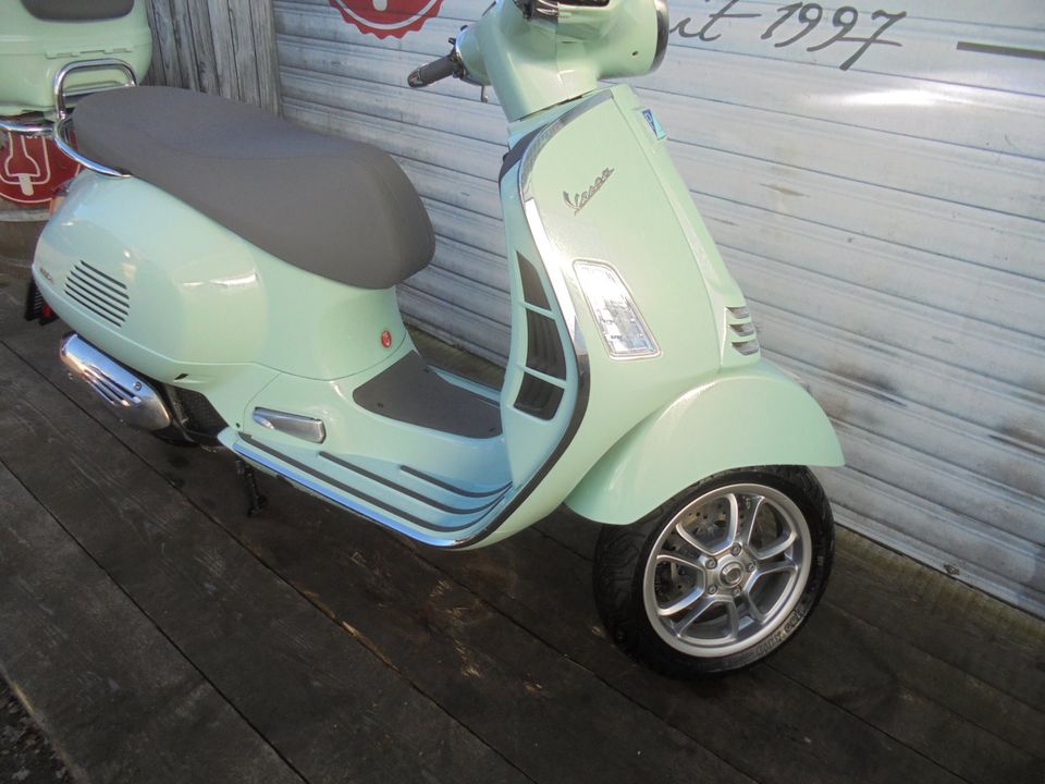 Vespa GTS 125 Super Sport NR 250