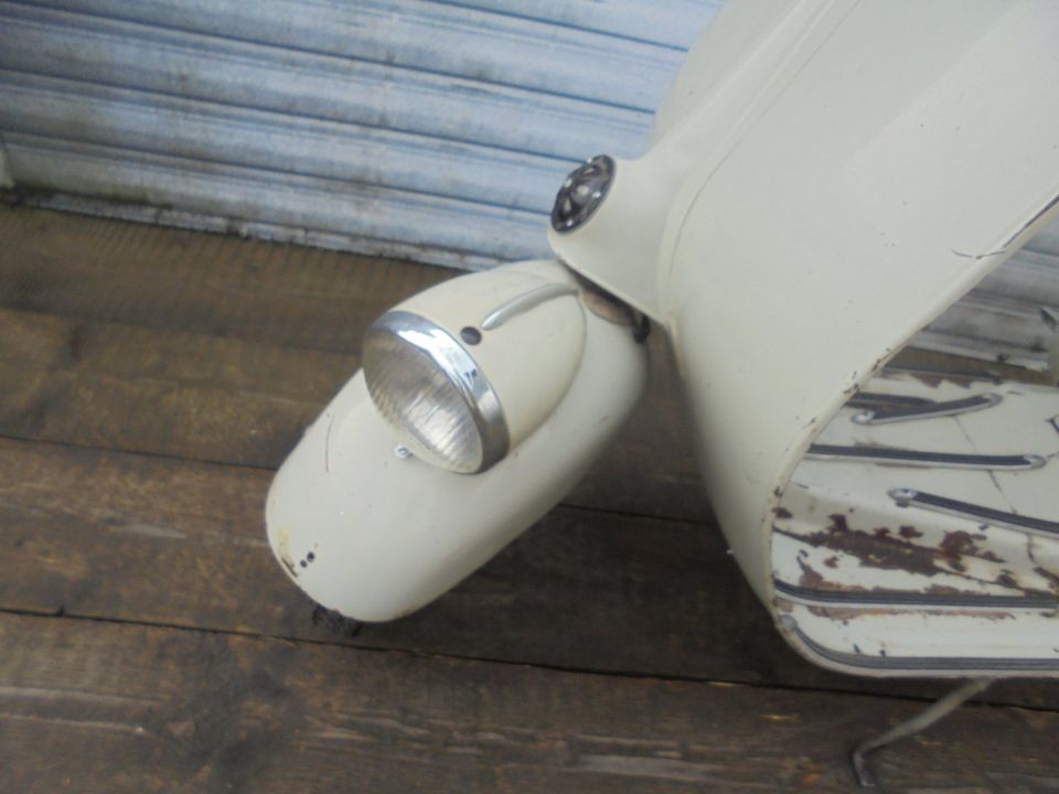 Vespa Faro Basso 125 ccm original 1er Lack NR 548