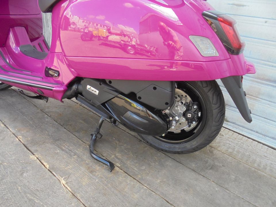 Vespa GTS 125 Super Sport RH EDITION E5+ Porsche Sternrubin